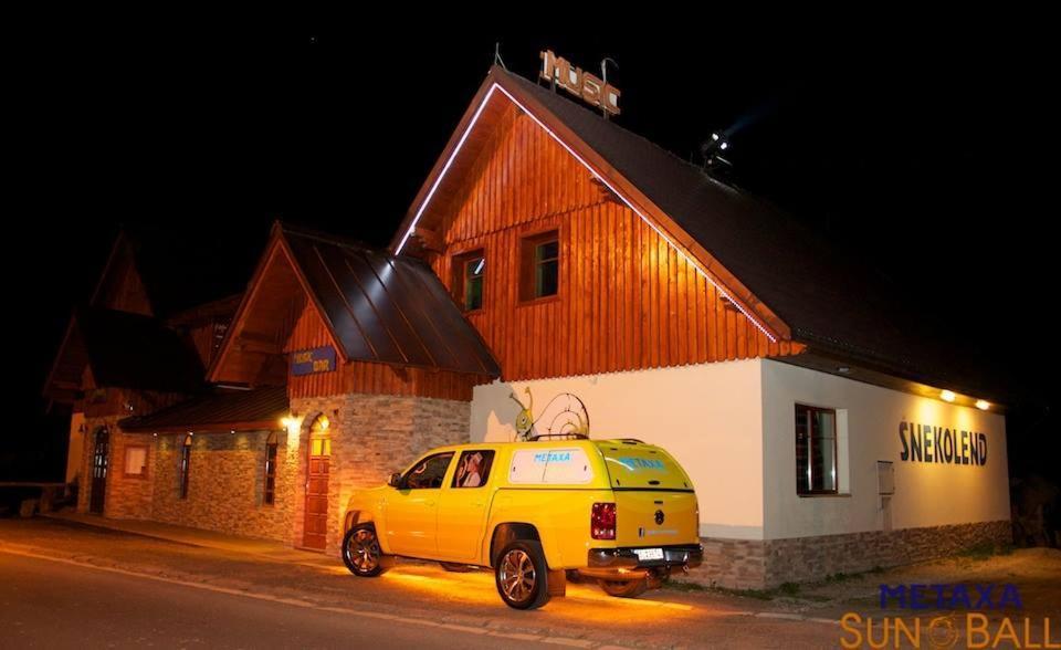 Snekolend Hotel Рокитнице над Ийзероу Екстериор снимка