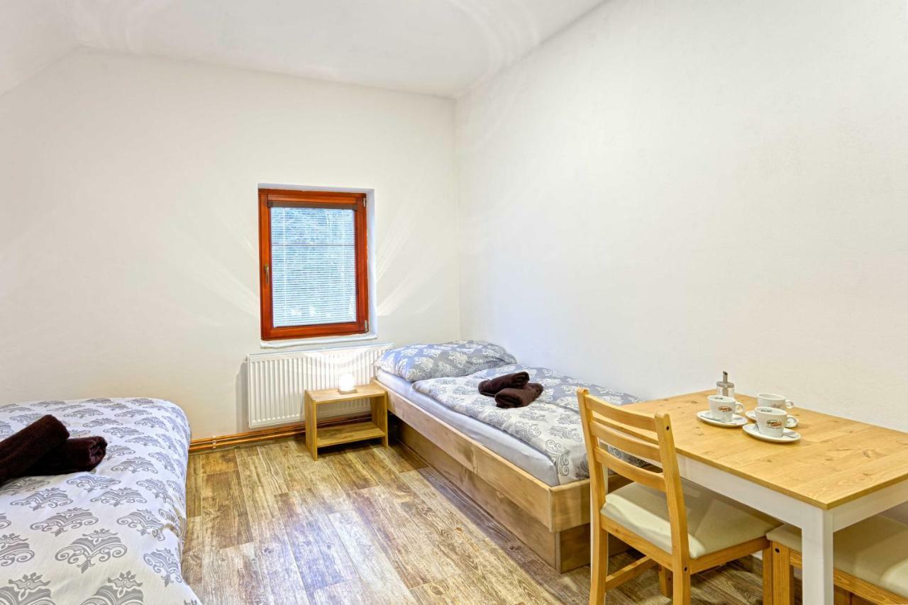 Snekolend Hotel Рокитнице над Ийзероу Екстериор снимка