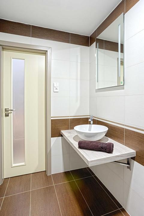 Snekolend Hotel Рокитнице над Ийзероу Екстериор снимка